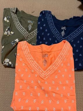 3 Women’s Croft & Barrow V-Neck Short Sleeve Tops—Size XL